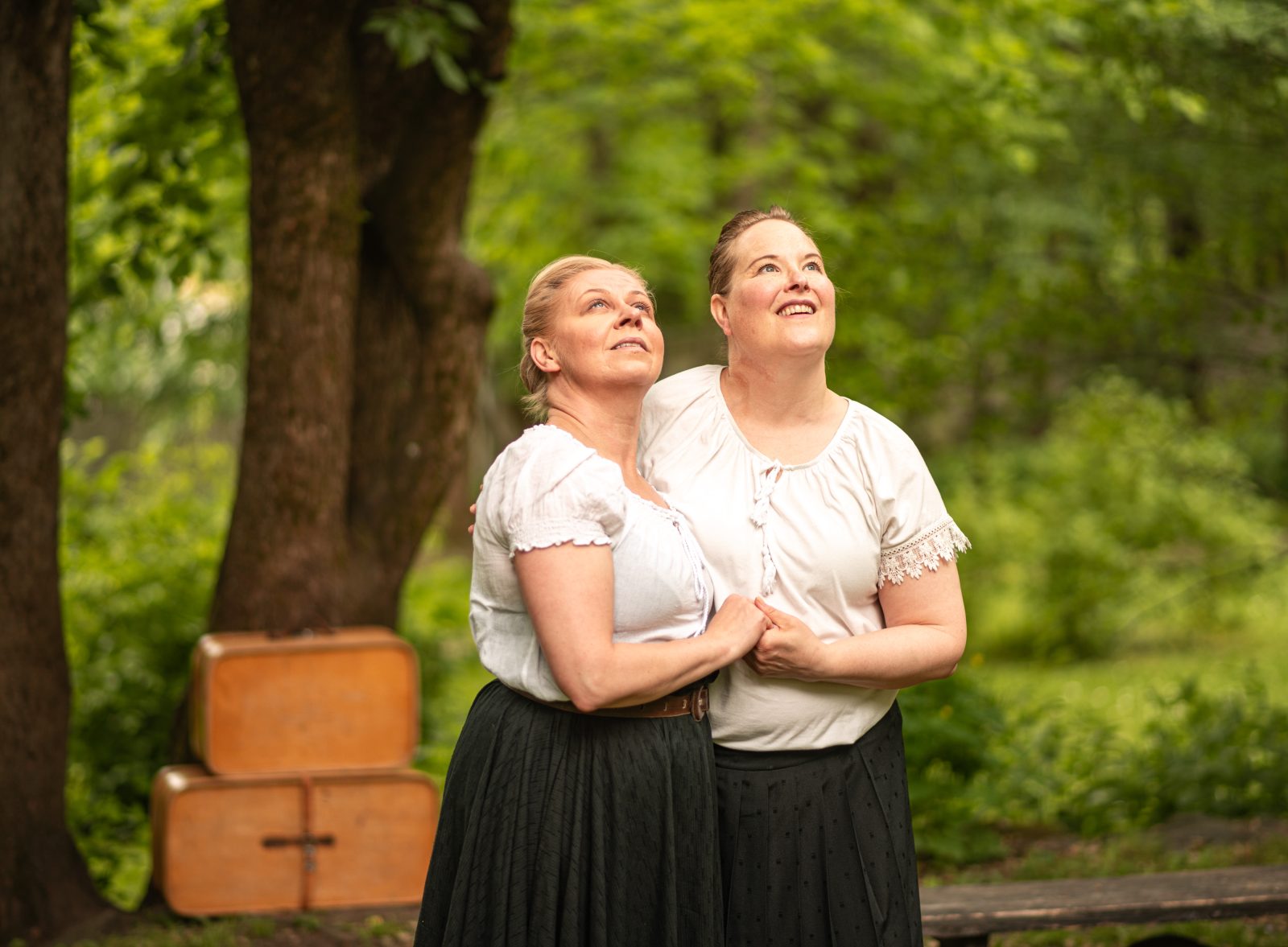 Wivi & Hanna näytemässä näyttelevät Kirsi Sulonen (Wivi Lönn) ja Annu Sankilampi (Hanna Parviainen). Kuva: Marianne Hautsalo.